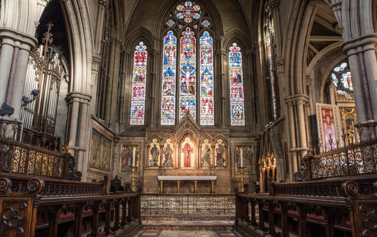 Przeobrażenie Kaplicy św. Józefa w Kościele św. Mikołaja: odkrycia konserwatorskie ożywiają historyczne dzieło sztuki