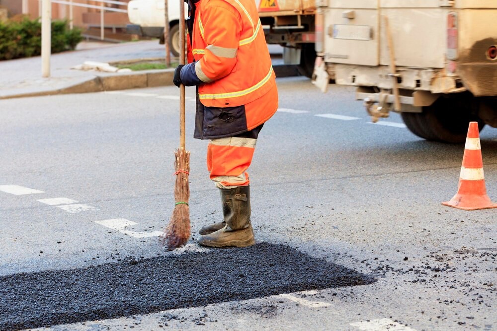 Gdański Powiat: Nowe chodniki i modernizacja dróg – samorządy zacieśniają współpracę