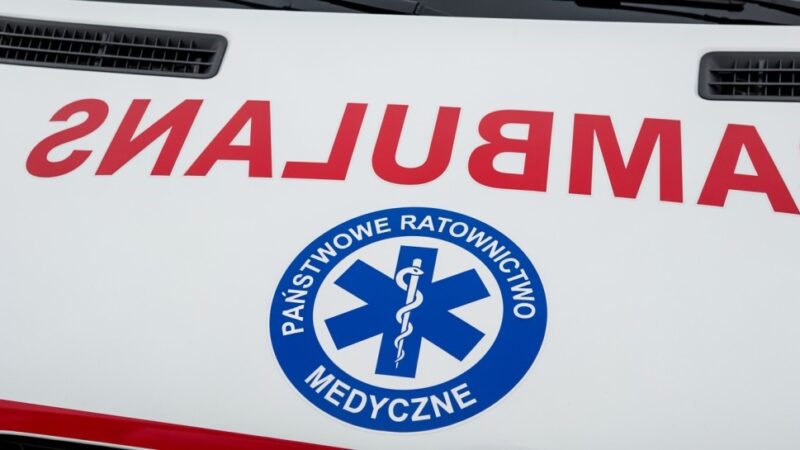 Jak uratować się podczas upadku do wody? Ćwiczenia dla strażaków w Pruszczu Gdańskim