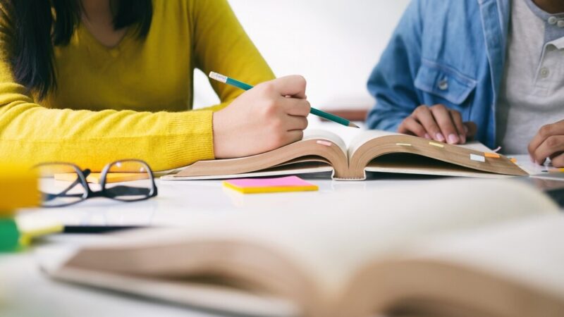 Dzień Edukacji Narodowej: Uczniowie i władze Gminy Kolbudy dziękują nauczycielom za ich trud