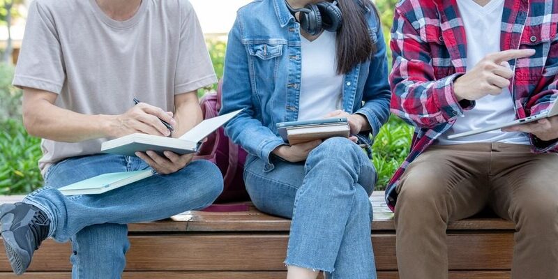 Nowe laptopy i tablety dla szkół w Przywidzu: Kluczowa inwestycja w edukację przyszłości