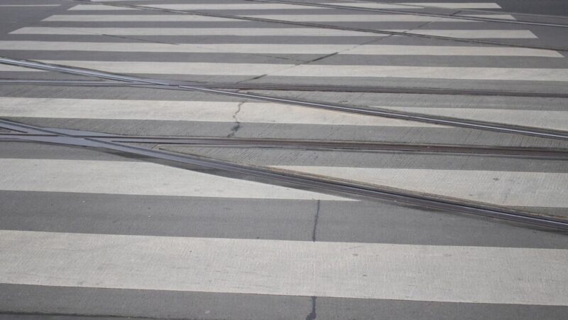 Niebezpieczne warunki na drogach – zachowaj czujność!