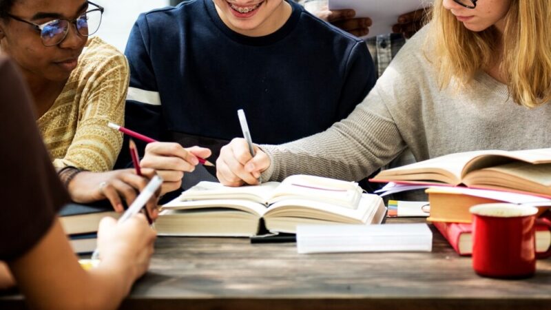 Finansowanie uniwersytetów ludowych w 2026 roku: Nowe szanse na wsparcie