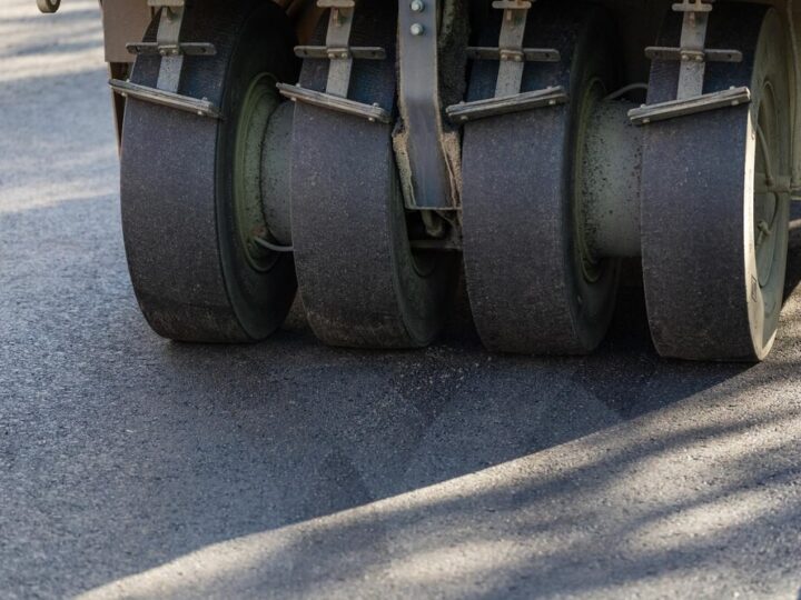 Postępy w remoncie drogi wojewódzkiej nr 221: kluczowe ustalenia z Budimexem