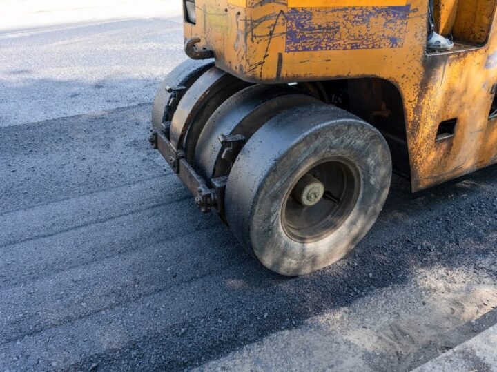 Zimowe utrzymanie dróg w mieście: 320 ton soli i 84 km pod stałą opieką