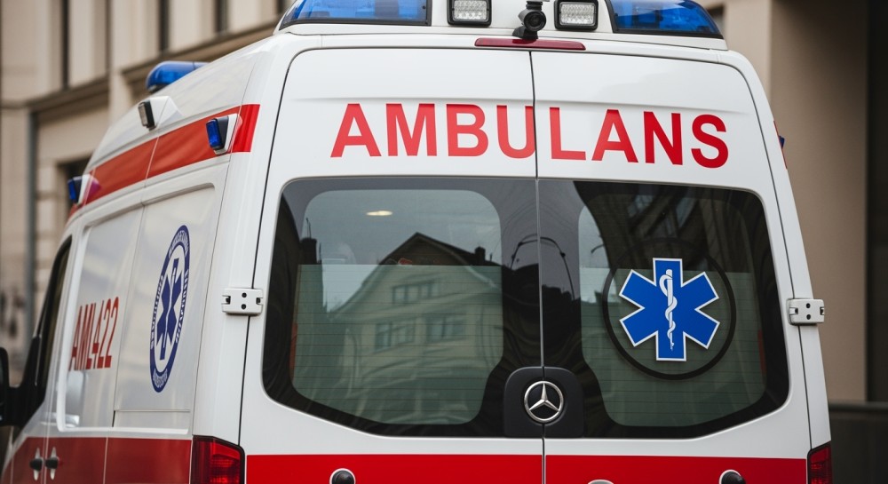 Jak przetrwać, gdy lód pęka pod stopami? Kluczowe porady, które mogą uratować życie