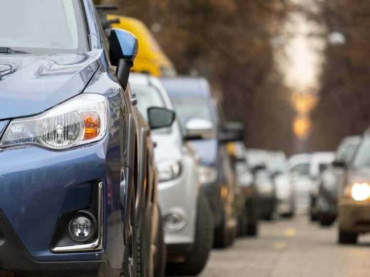 Niebezpieczna śliskość na ul. Raciborskiego: zachowaj ostrożność!