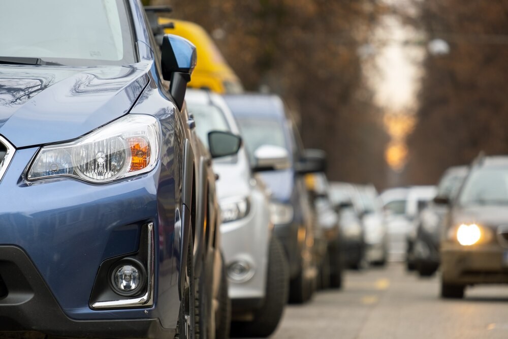 Niebezpieczna śliskość na ul. Raciborskiego: zachowaj ostrożność!
