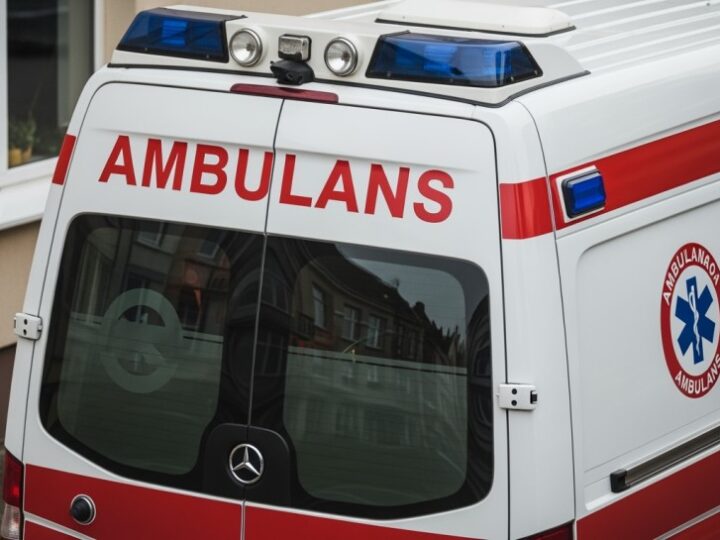 Mundurowi uczą młodzież, jak bezpiecznie spędzać ferie w Pruszczu Gdańskim