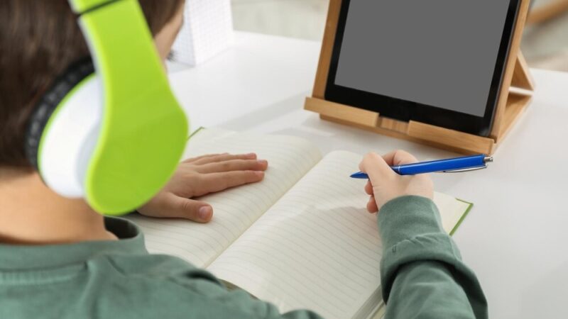 Nowoczesne pomoce dydaktyczne w Różynach: Zielona klasa dla uczniów