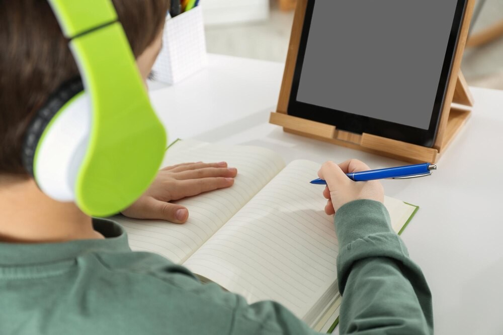 Nowoczesne pomoce dydaktyczne w Różynach: Zielona klasa dla uczniów