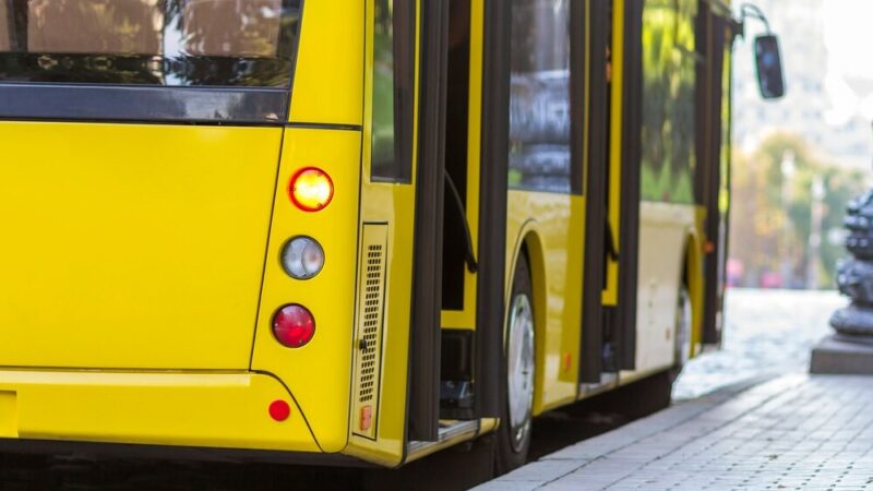 Tymczasowe zamknięcie drogi Ulkowy–Żelisławki: nowa organizacja ruchu i zmiany w kursach autobusów szkolnych