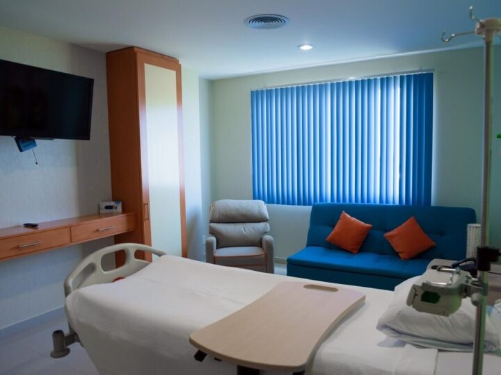 Infolinia wsparcia dla osób z Alzheimerem i ich rodzin już dostępna