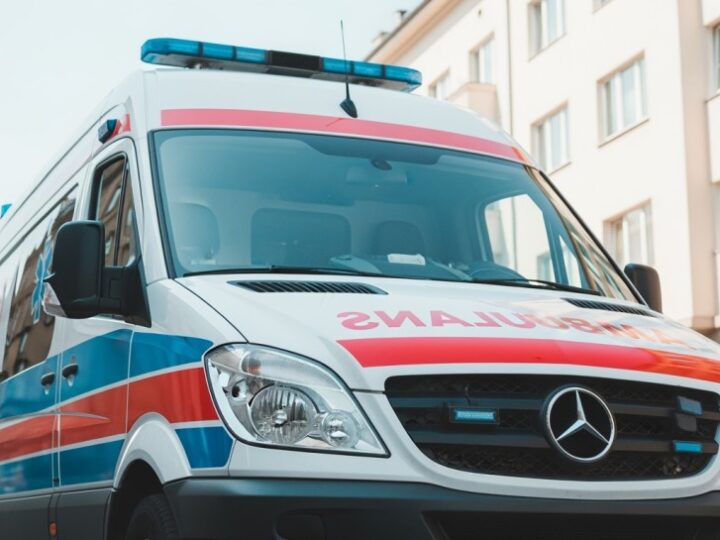 Policjanci uratowali mężczyznę z podejrzeniem udaru dzięki determinacji i znajomości rejonu