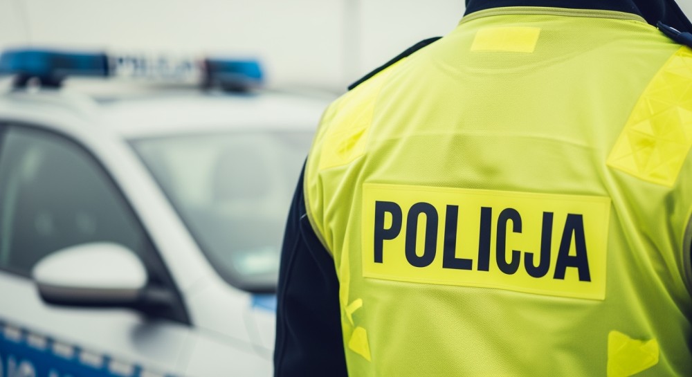 Pijany kierowca z fałszywym prawem jazdy zatrzymany przez policję