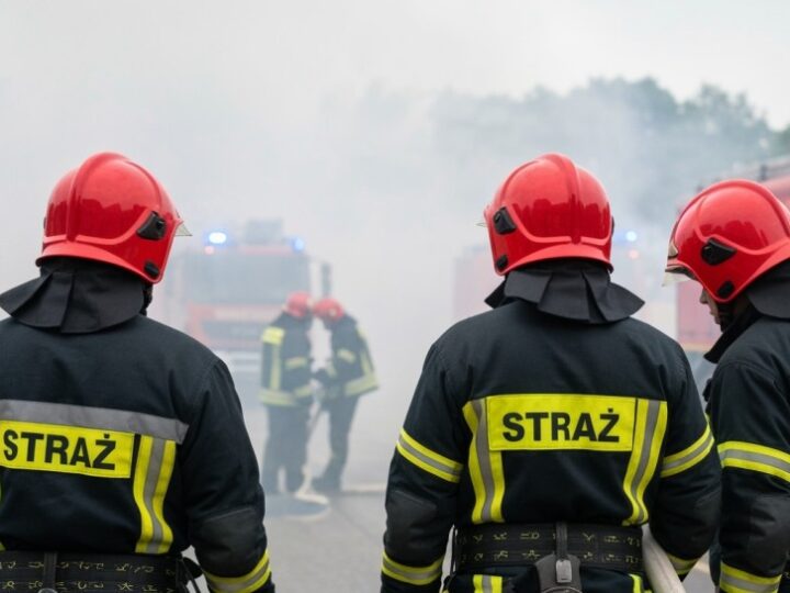 Policjanci z Kolbud uratowali rodzinę przed pożarem elektrycznej baterii