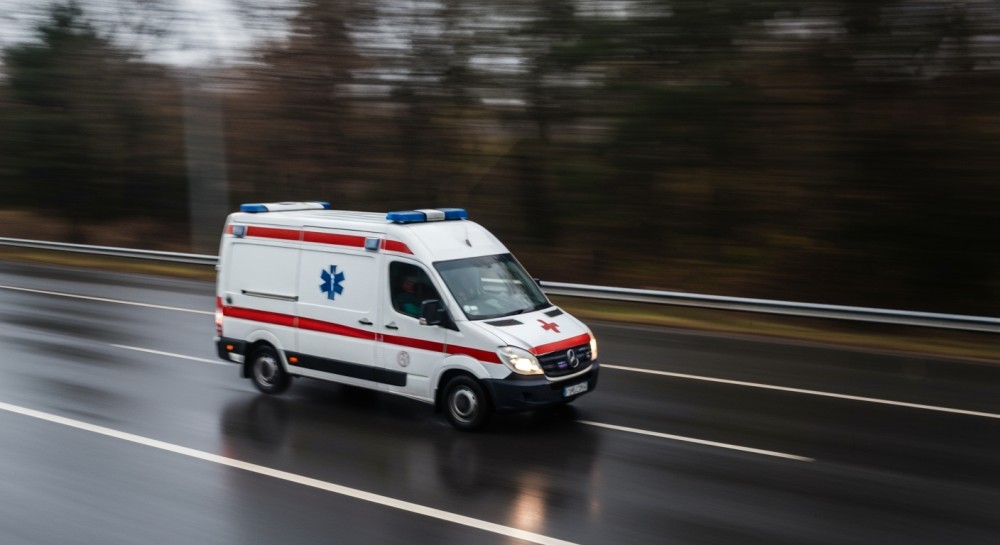 Jak skutecznie reagować w sytuacjach kryzysowych? Kluczowe zasady bezpieczeństwa