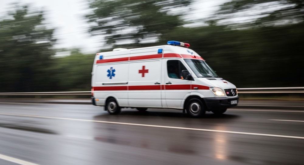 66-latka utknęła w bagnie, uratowali ją policjanci i strażacy