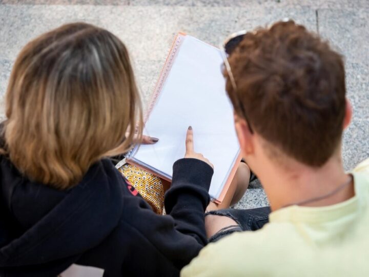 Bezpieczni seniorzy – kluczowe informacje na spotkaniach edukacyjnych