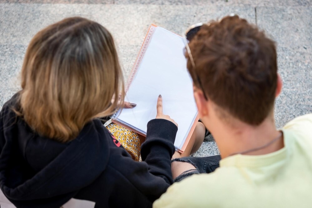Bezpieczni seniorzy – kluczowe informacje na spotkaniach edukacyjnych