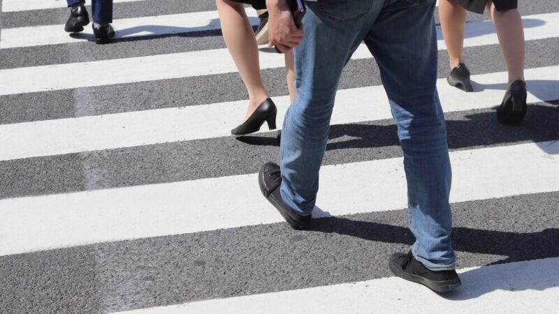 Nowy chodnik zwiększa bezpieczeństwo nad Jeziorem Otomińskim